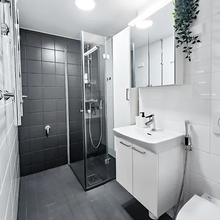 Cozy & Comfy Studio, 14 Mins From Airport, 18 Mins To Center