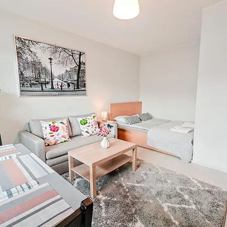 Cozy & Comfy Studio, 14 Mins From Airport, 18 Mins To Center *