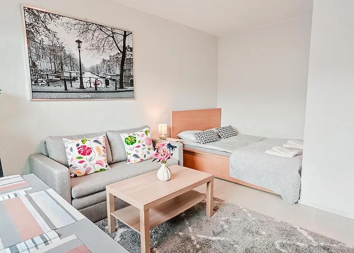 Cozy & Comfy Studio, 14 Mins From Airport, 18 Mins To Center *